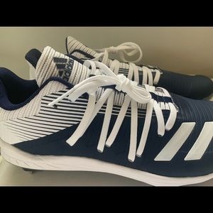 Size 9 Mens Navy Blue Baseball Cleats. Brand new.